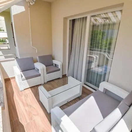 Apartment With A Parking Space - 15790 Zadar